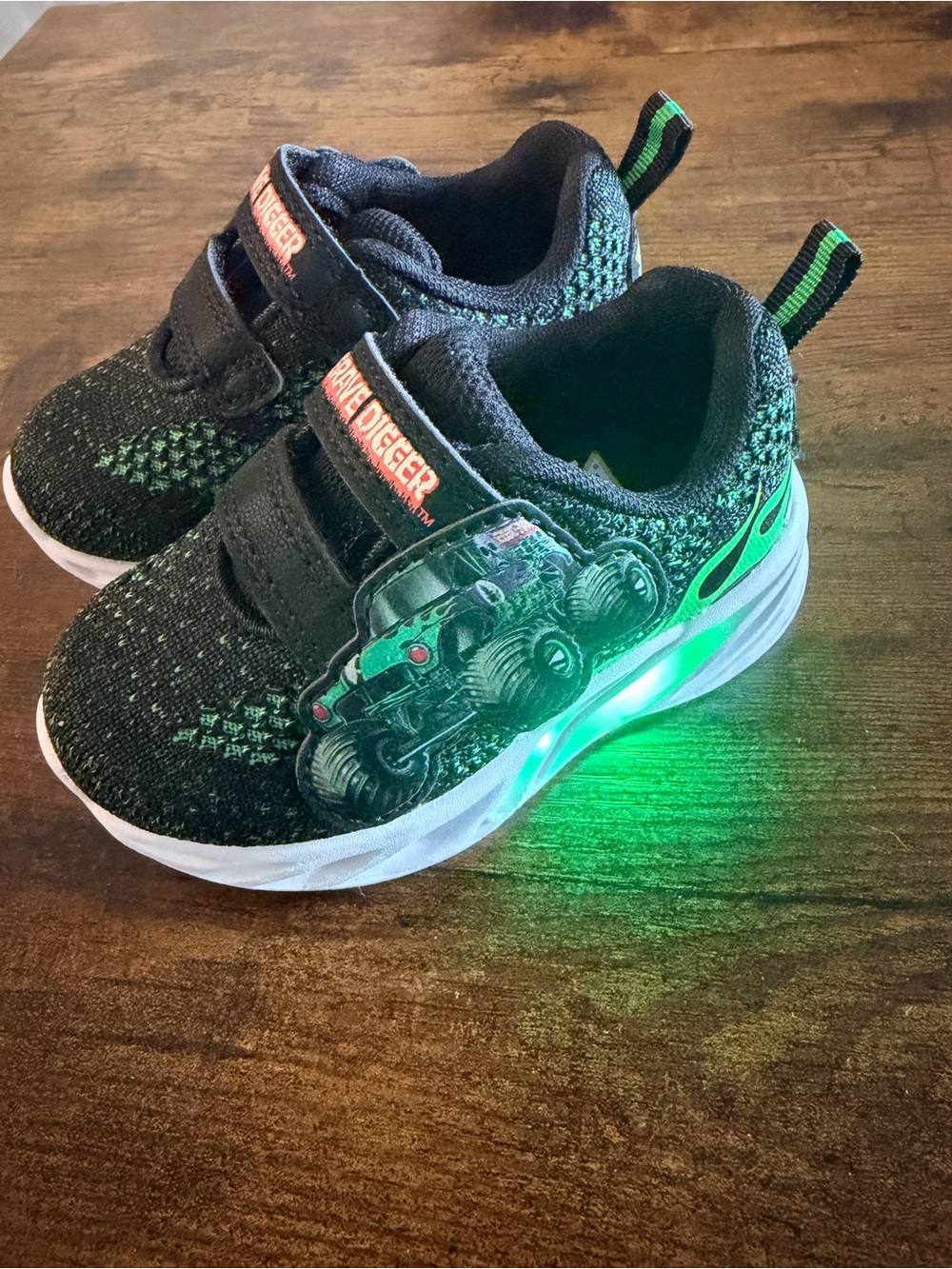 Monster Jam Grave Digger Light-Up Sneakers Toddler Size 5